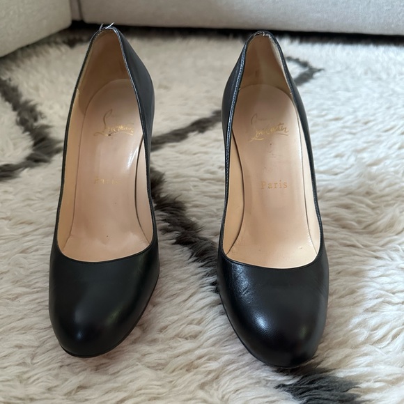 Christian louboutin black pumps. - Picture 1 of 6